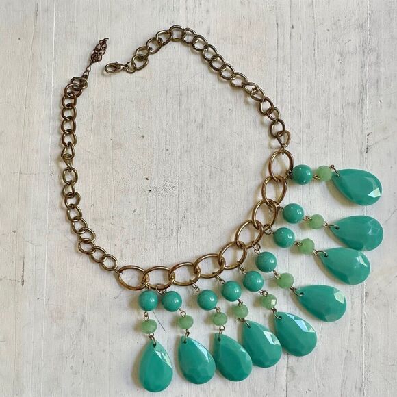 Turquoise colored beaded statement necklace - Picture 2 of 6